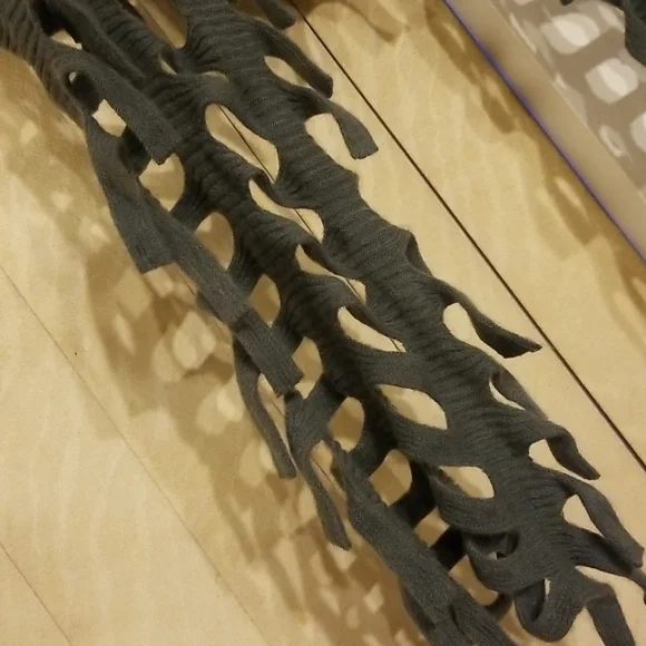 Grey Knit Scarf - Picture 4 of 11